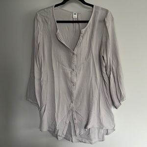Light gray Old Navy button up tunic top